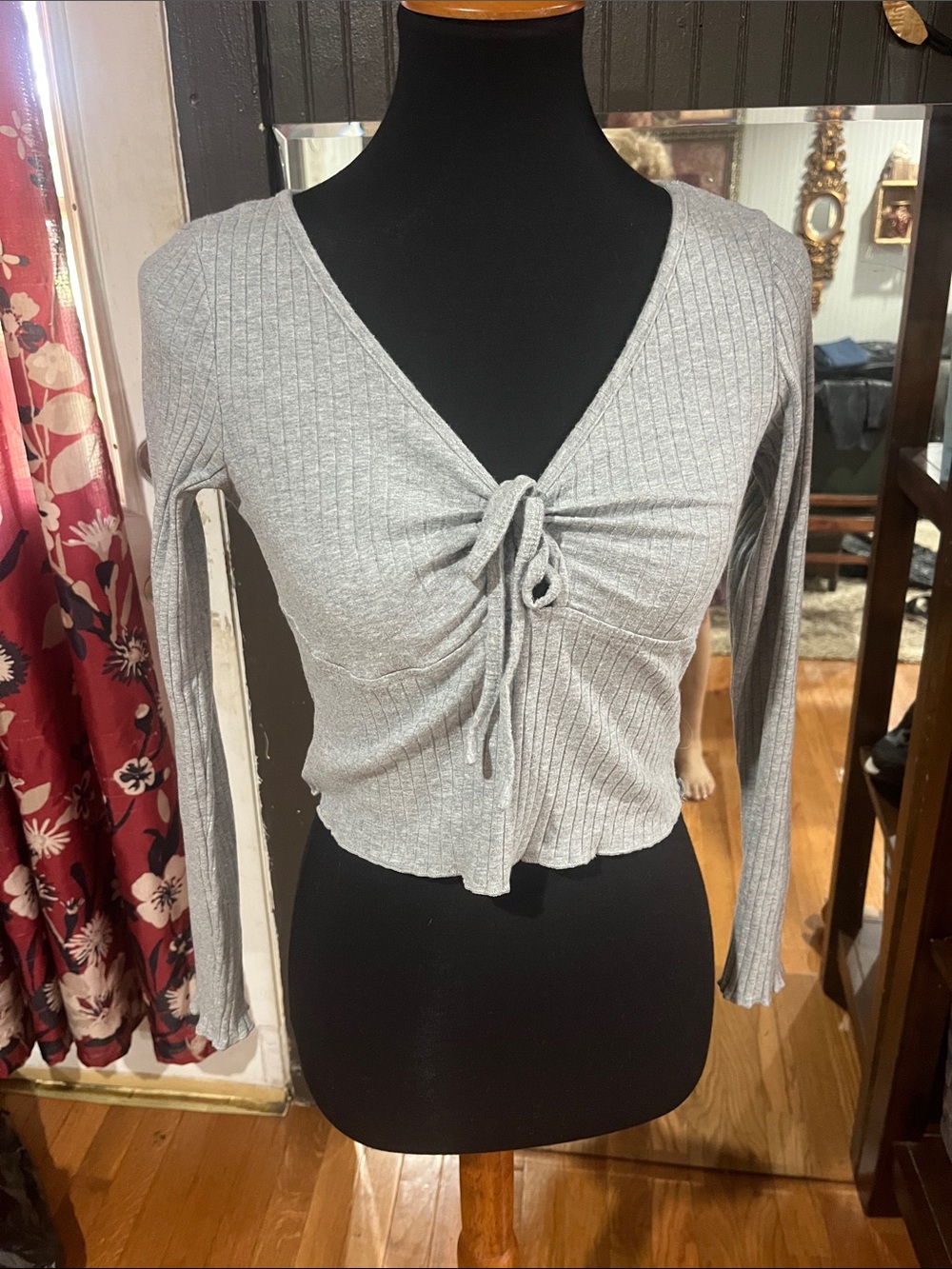 Ribbed Tie-Front Long Sleeve Crop Top — Light Gray
